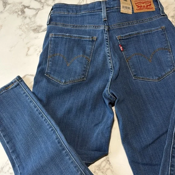 24 HR SALE ONLY Levi’s High Rise Hypersoft Jeans - Picture 1 of 6